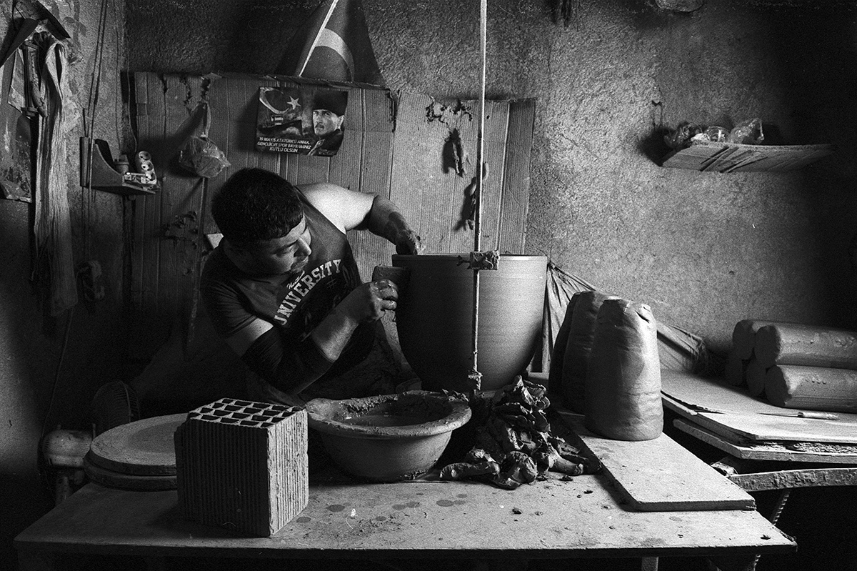 Kısa bir fotoğraf projesi: Menemen çömlek atölyeleri