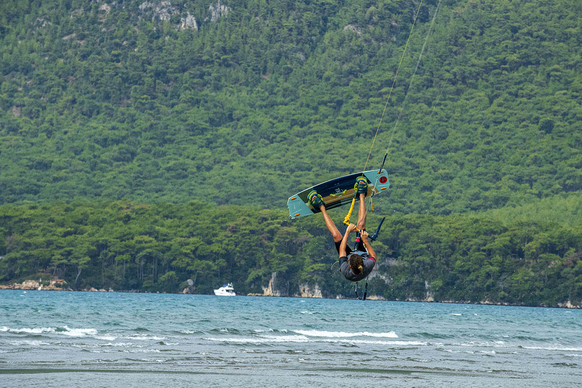 Uçurtma sörfü (Kitesurfing) Uçurtma sörfü (Kitesurfing)