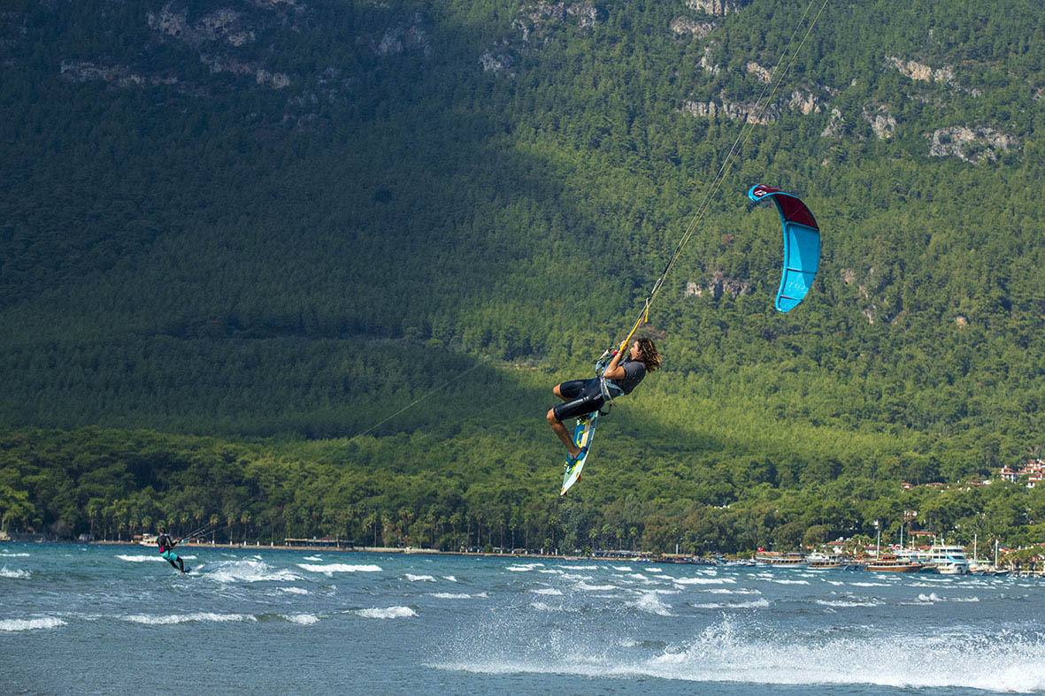 Uçurtma sörfü (Kitesurfing) Uçurtma sörfü (Kitesurfing)