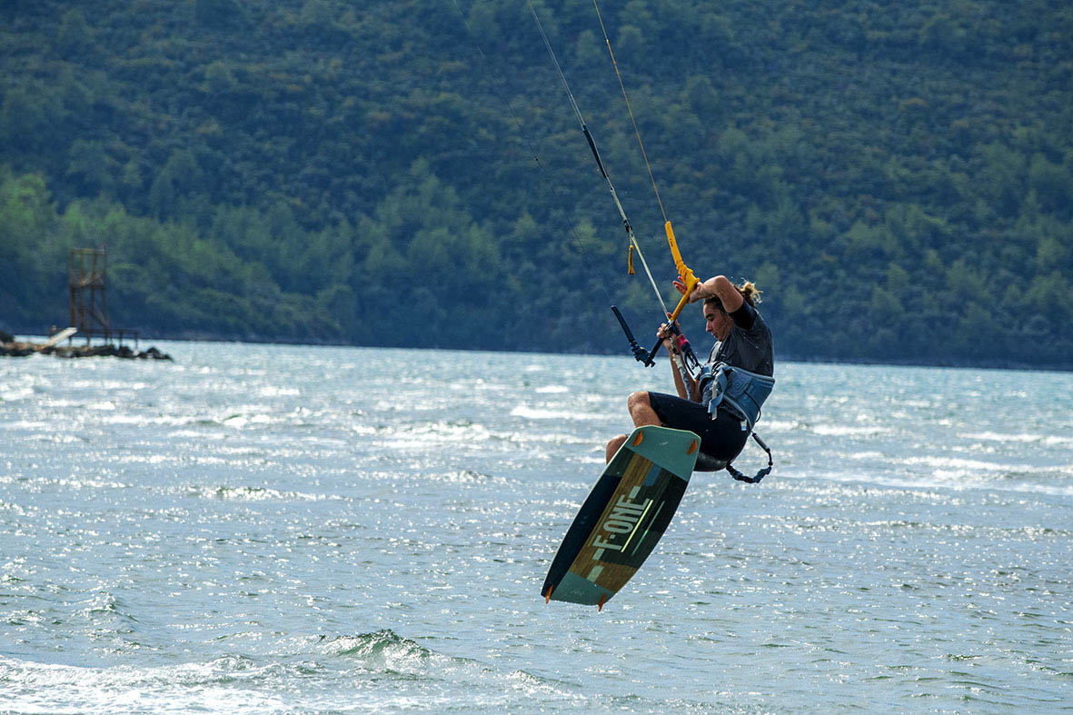 Uçurtma sörfü (Kitesurfing) Uçurtma sörfü (Kitesurfing)